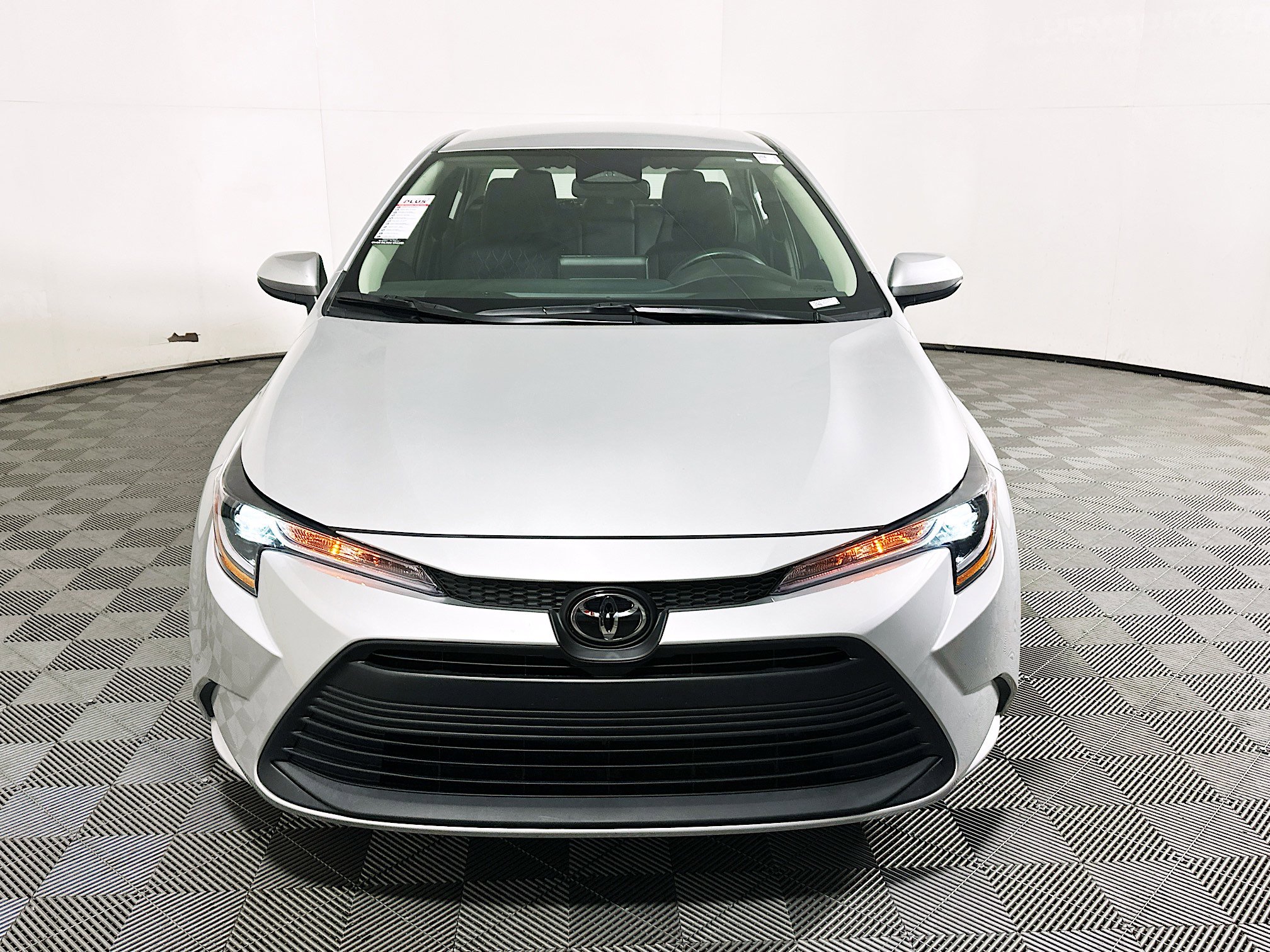 Used 2025 Toyota Corolla LE FWD image 8