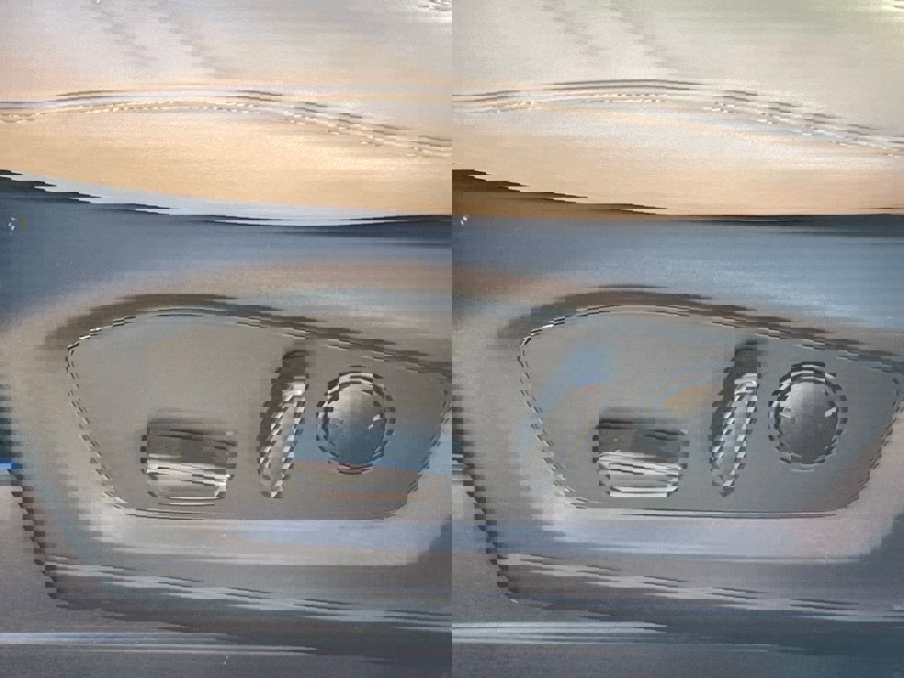 Used 2022 Ford Explorer XLT w/ Equipment Group 202A image 5