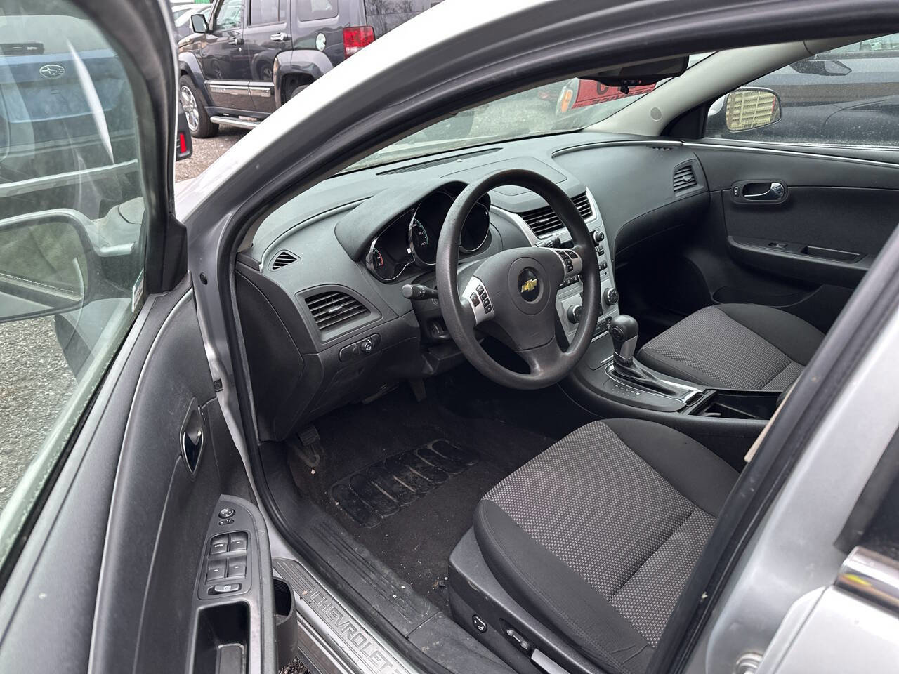 Used 2011 Chevrolet Malibu LT w/ Power Convenience Package image 3