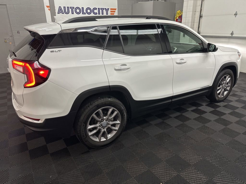 Used 2024 GMC Terrain SLT image 11