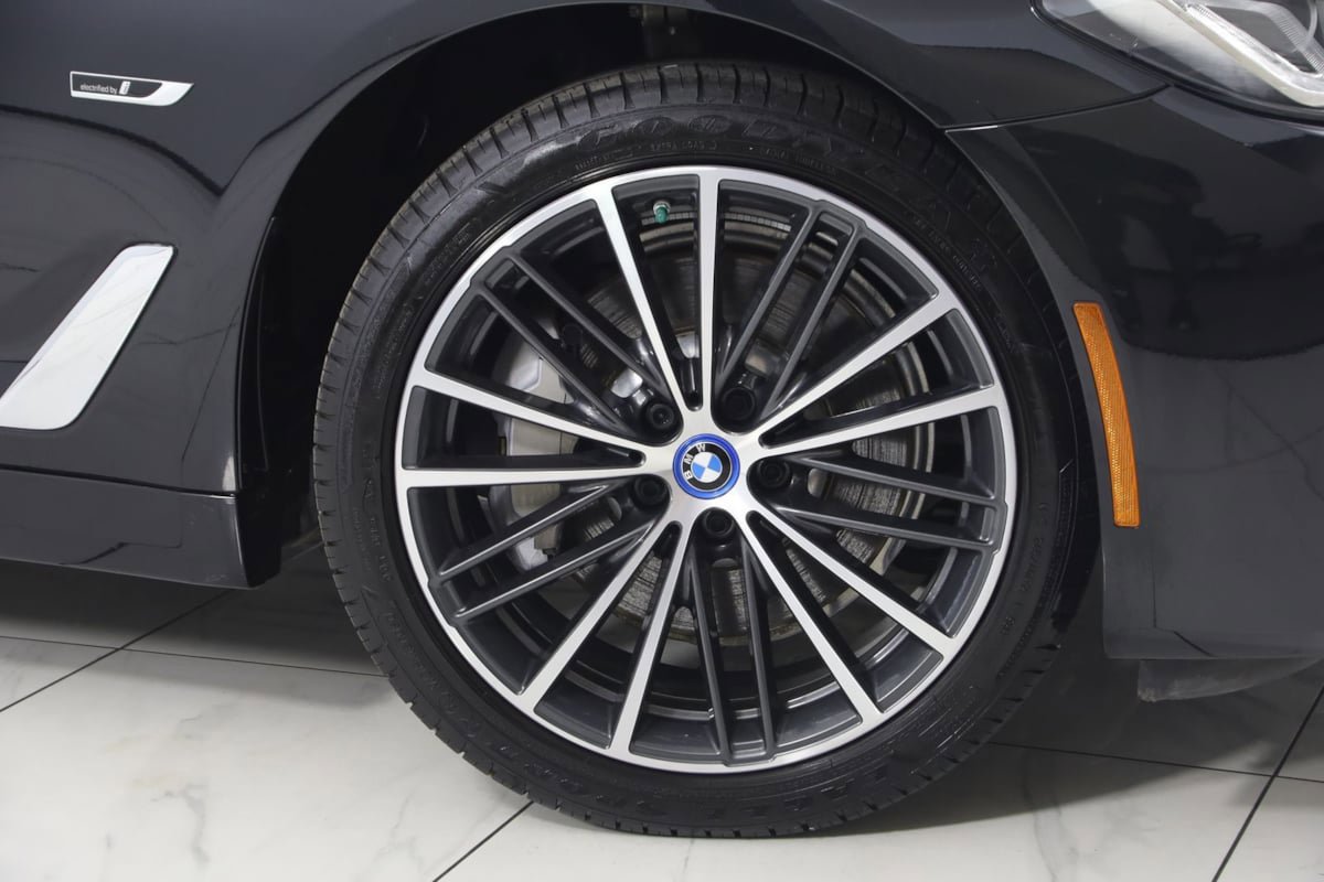 Used 2023 BMW 530e xDrive w/ Premium Package AWD/4WD image 16