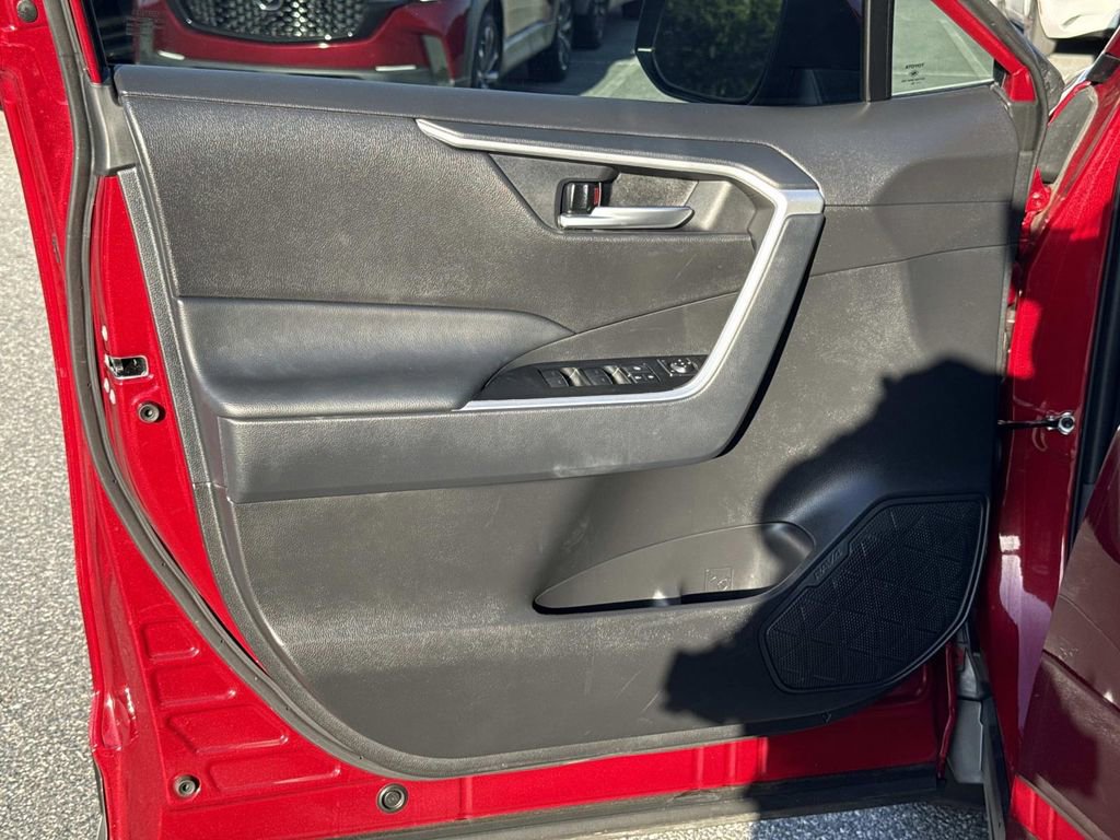 Used 2025 Toyota RAV4 XLE w/ Convenience Package FWD image 22