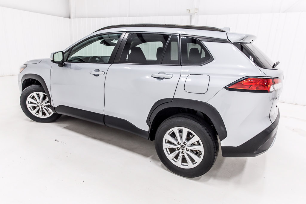 Used 2022 Toyota Corolla Cross LE FWD image 4