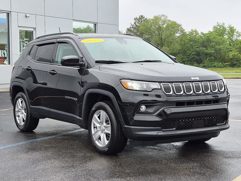 Used 2022 Jeep Compass Latitude w/ Convenience Group AWD/4WD image 2