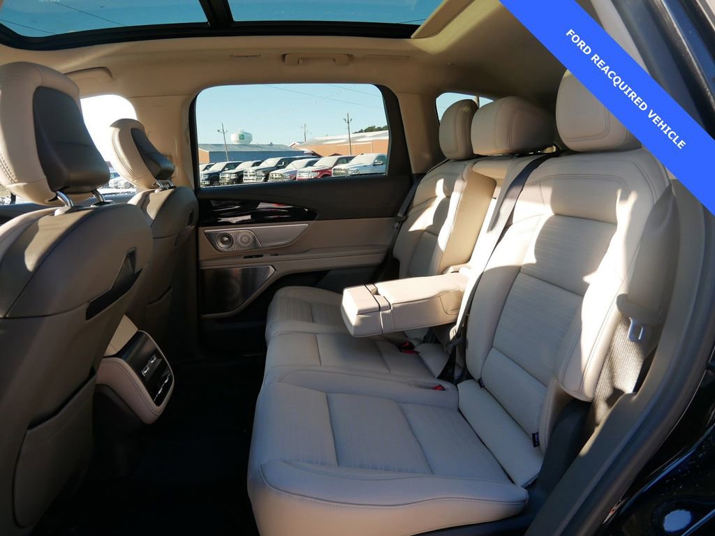 Used 2025 Lincoln Nautilus Reserve image 11