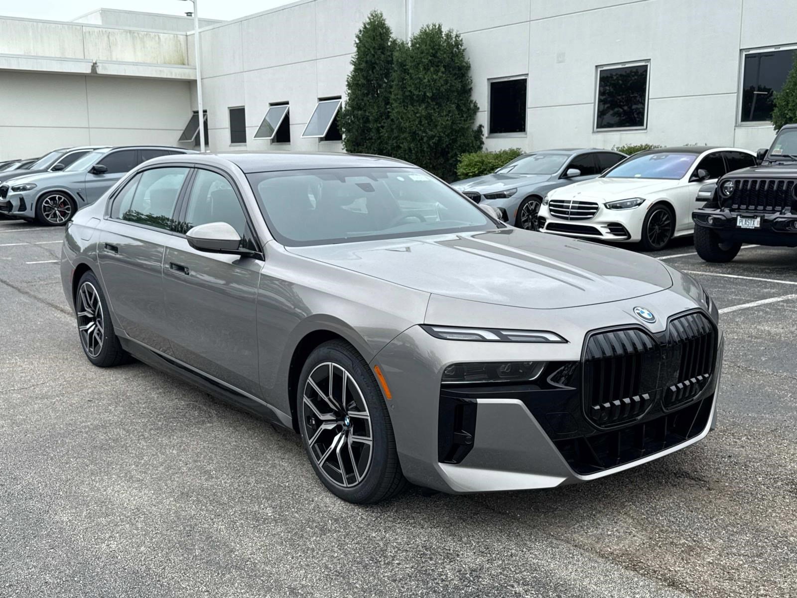 New 2025 BMW i7 xDrive60 AWD/4WD image 3