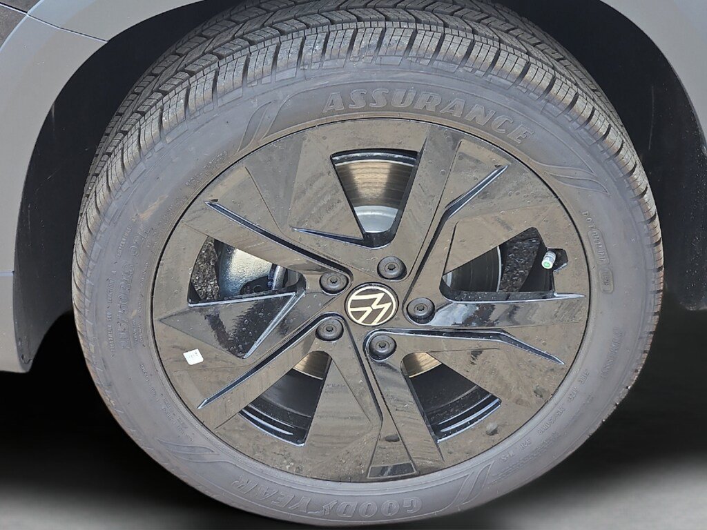 New 2026 Volkswagen Taos SE FWD image 8