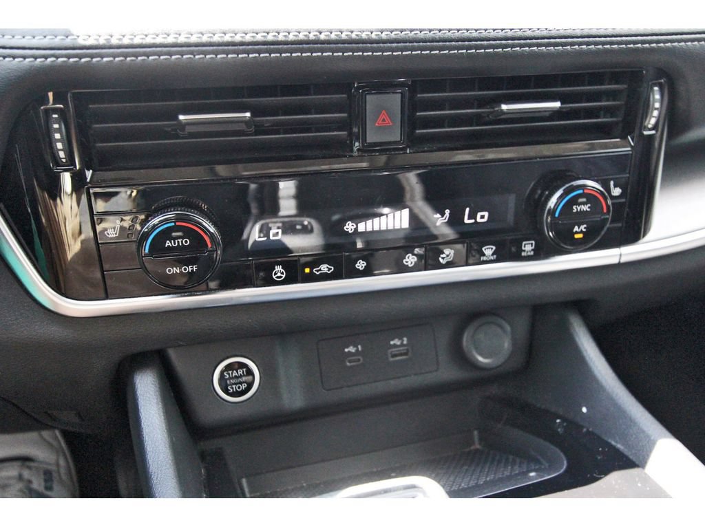 Used 2022 Nissan Rogue SV w/ SV Premium Package FWD image 13