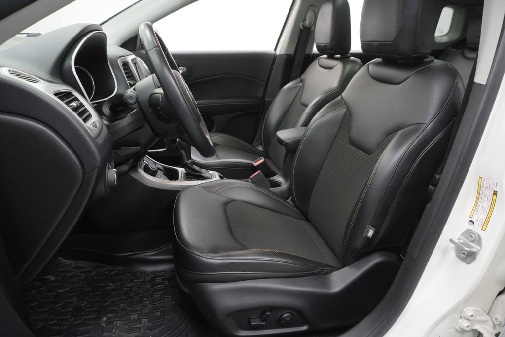 Certified 2020 Jeep Compass Latitude image 16
