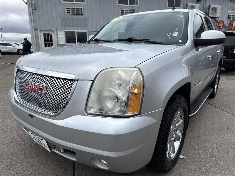 Used 2012 GMC Yukon Denali AWD/4WD image 1
