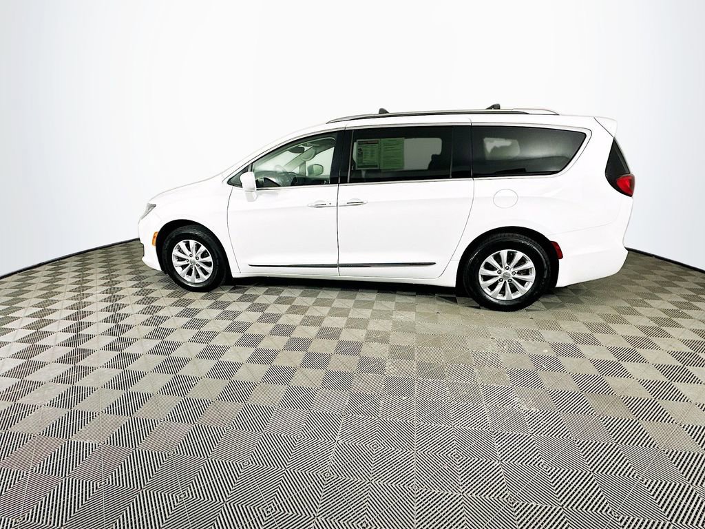 Certified 2019 Chrysler Pacifica Touring-L image 6