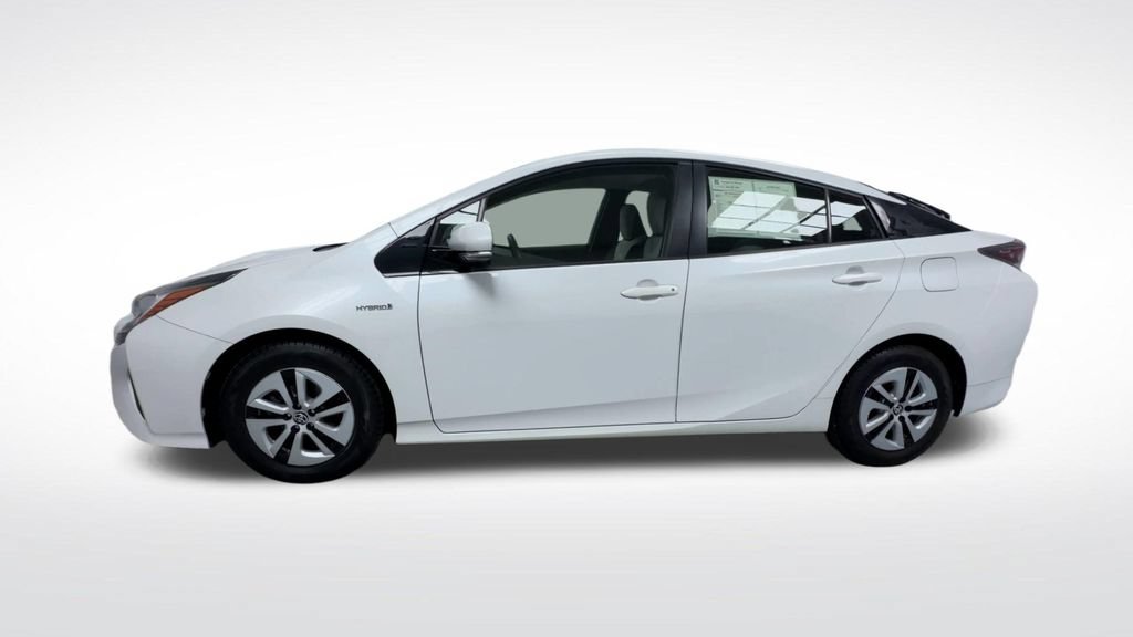 Used 2017 Toyota Prius Four FWD image 4