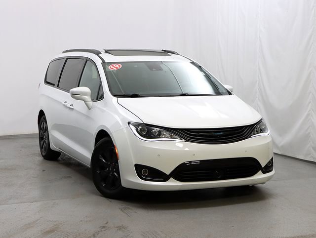 Used 2019 Chrysler Pacifica Limited w/ Advanced Safetytec Group image 1