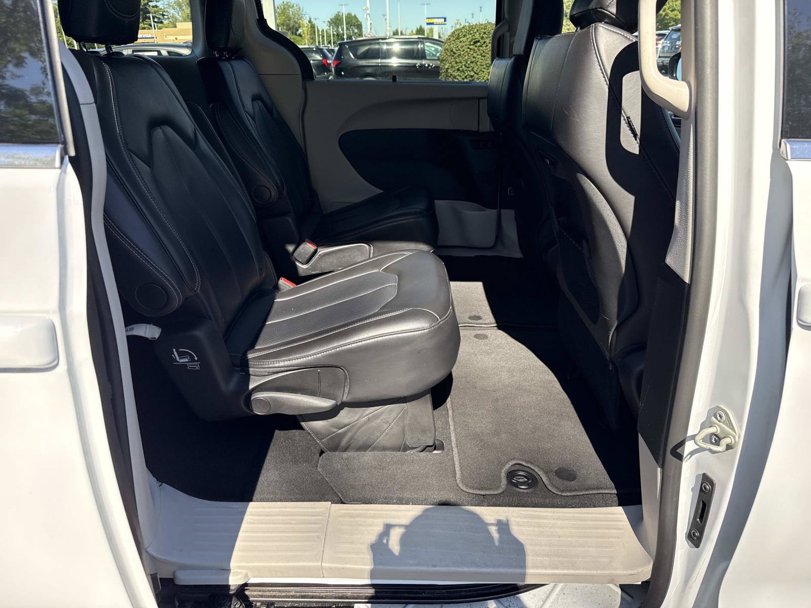 Used 2024 Chrysler Pacifica Touring-L FWD image 26