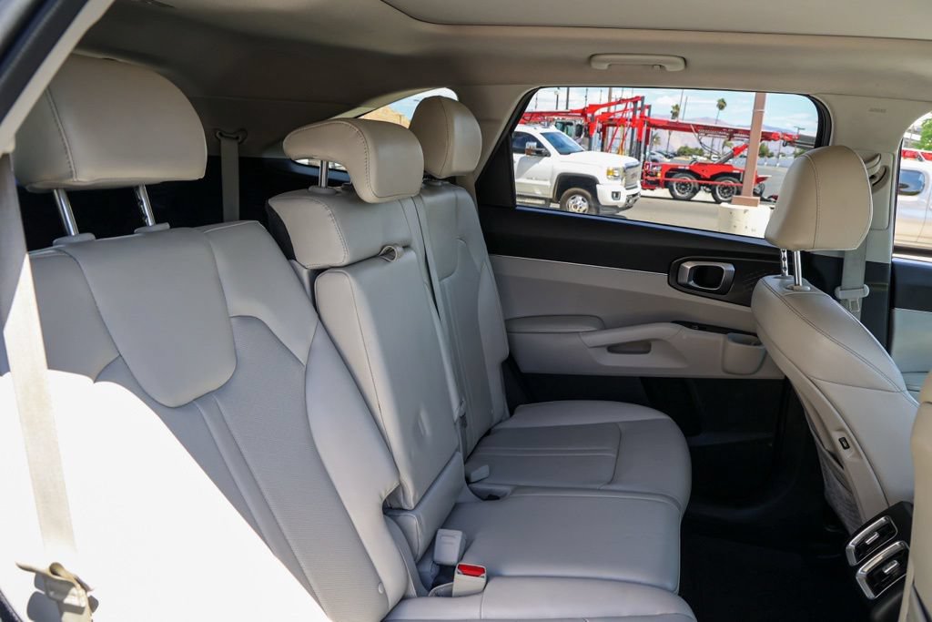 Used 2023 Kia Sorento S w/ Panoramic Sunroof Package FWD image 18