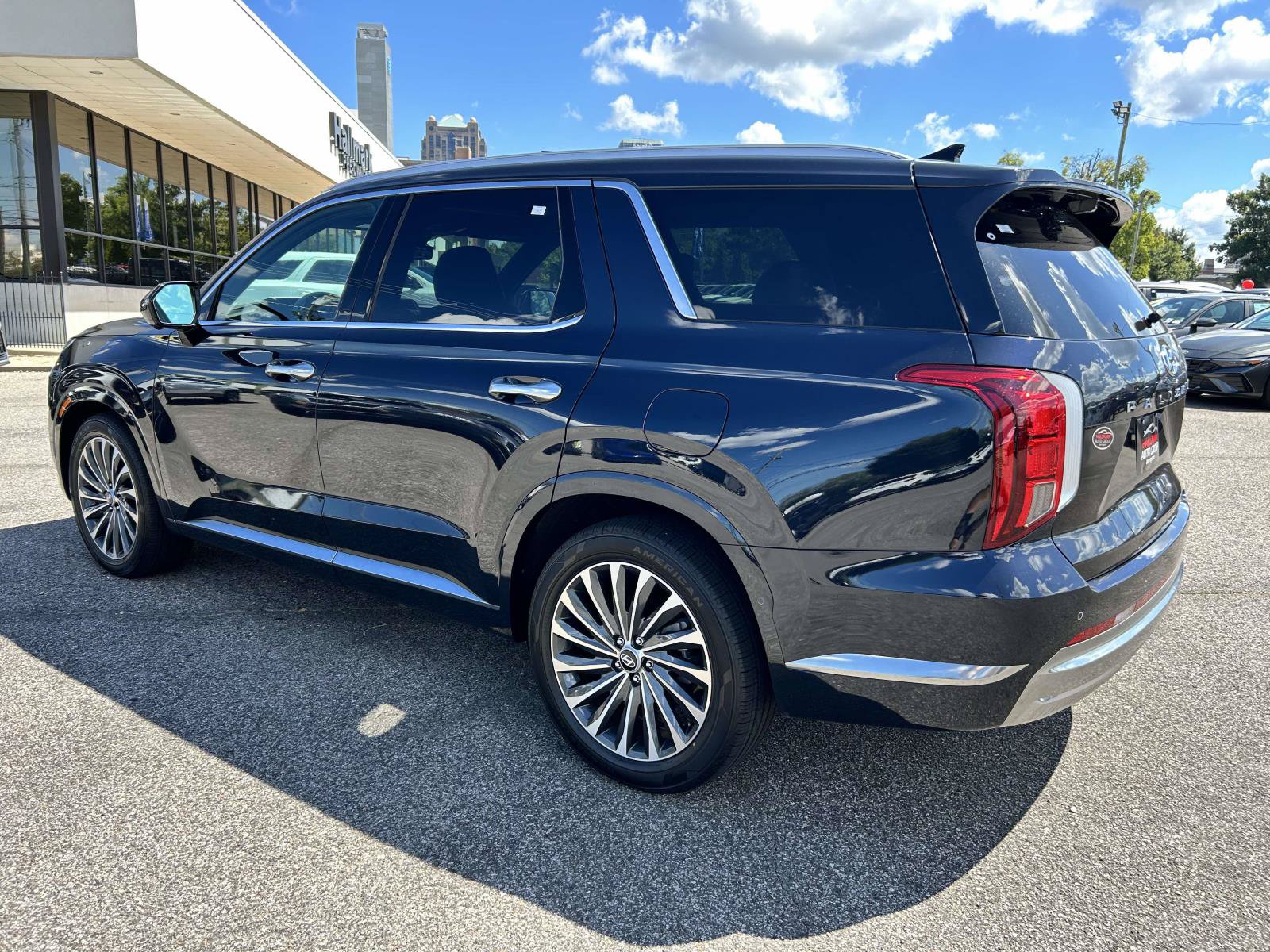 Certified 2025 Hyundai Palisade Calligraphy FWD image 4