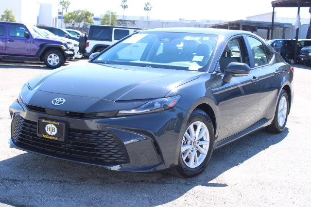 Used 2025 Toyota Camry LE w/ Convenience Package FWD image 9