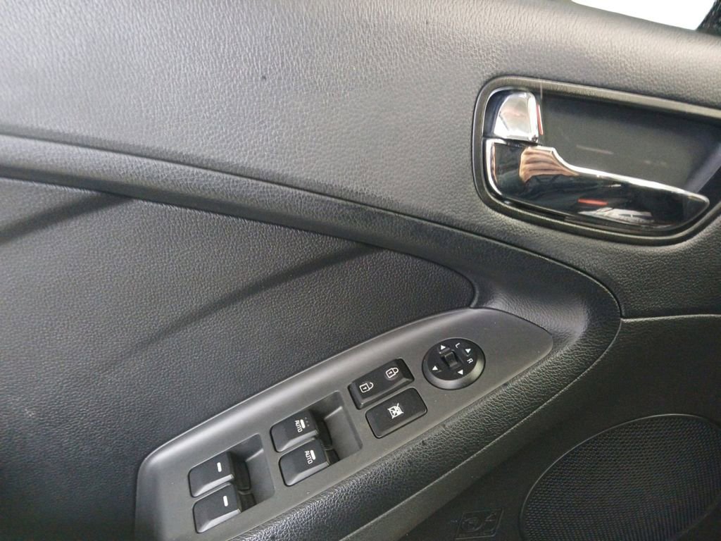 Used 2018 Kia Forte SX image 8