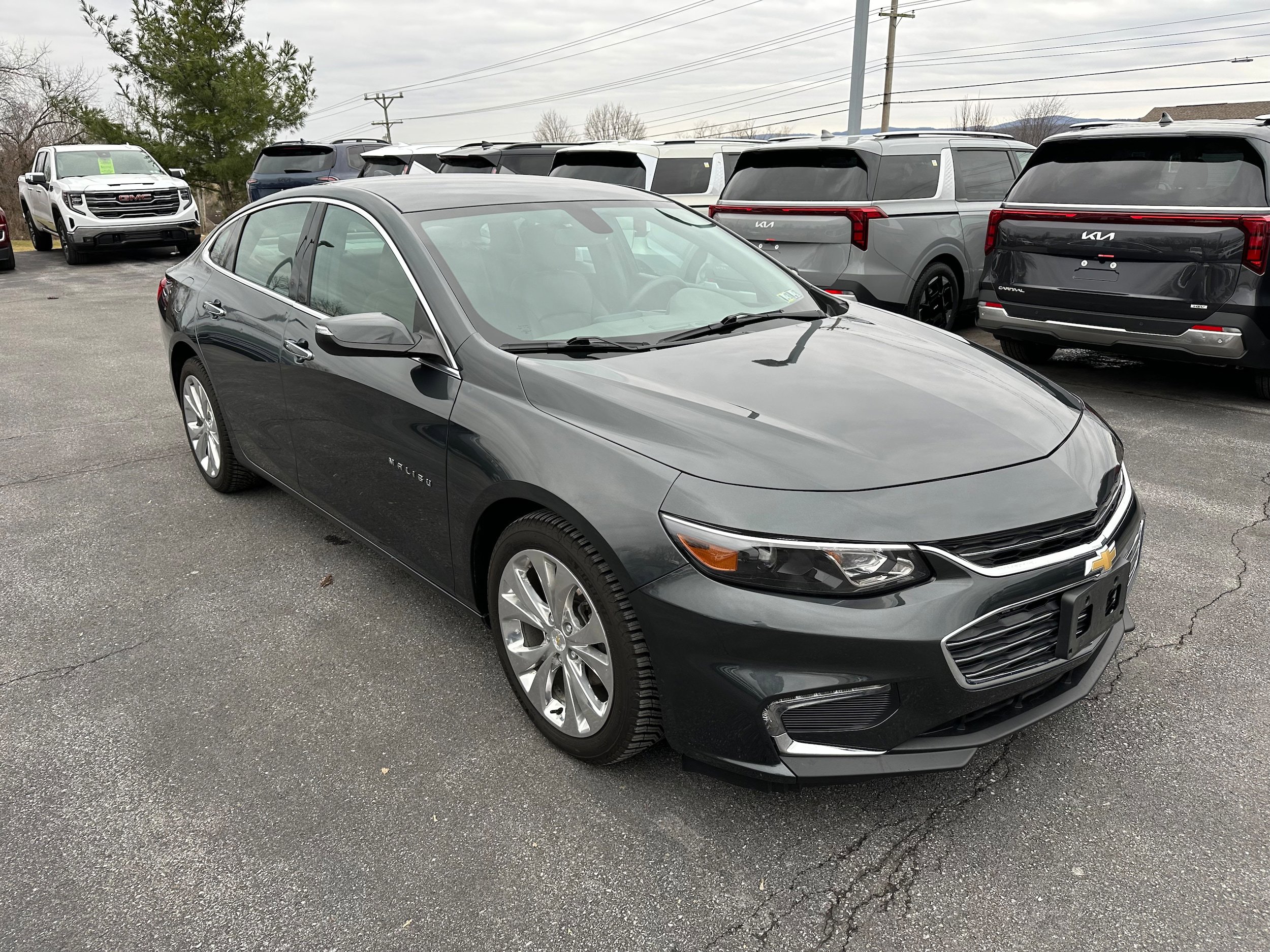 Used 2017 Chevrolet Malibu Premier FWD image 3