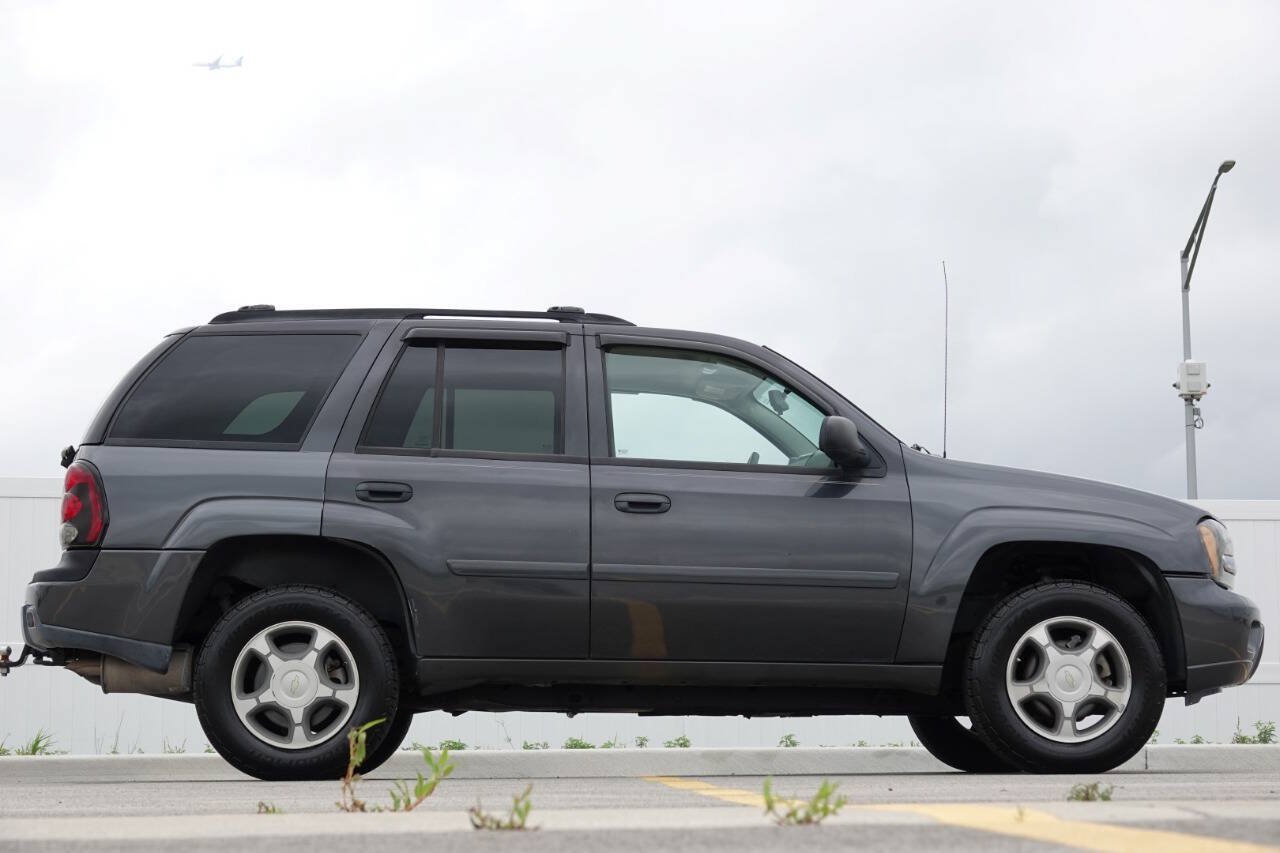 Used 2007 Chevrolet TrailBlazer LS w/ LS Preferred Equipment Group AWD/4WD image 32