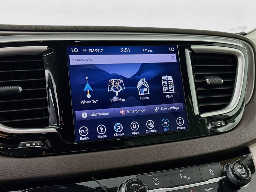 Certified 2018 Chrysler Pacifica Touring-L FWD image 18