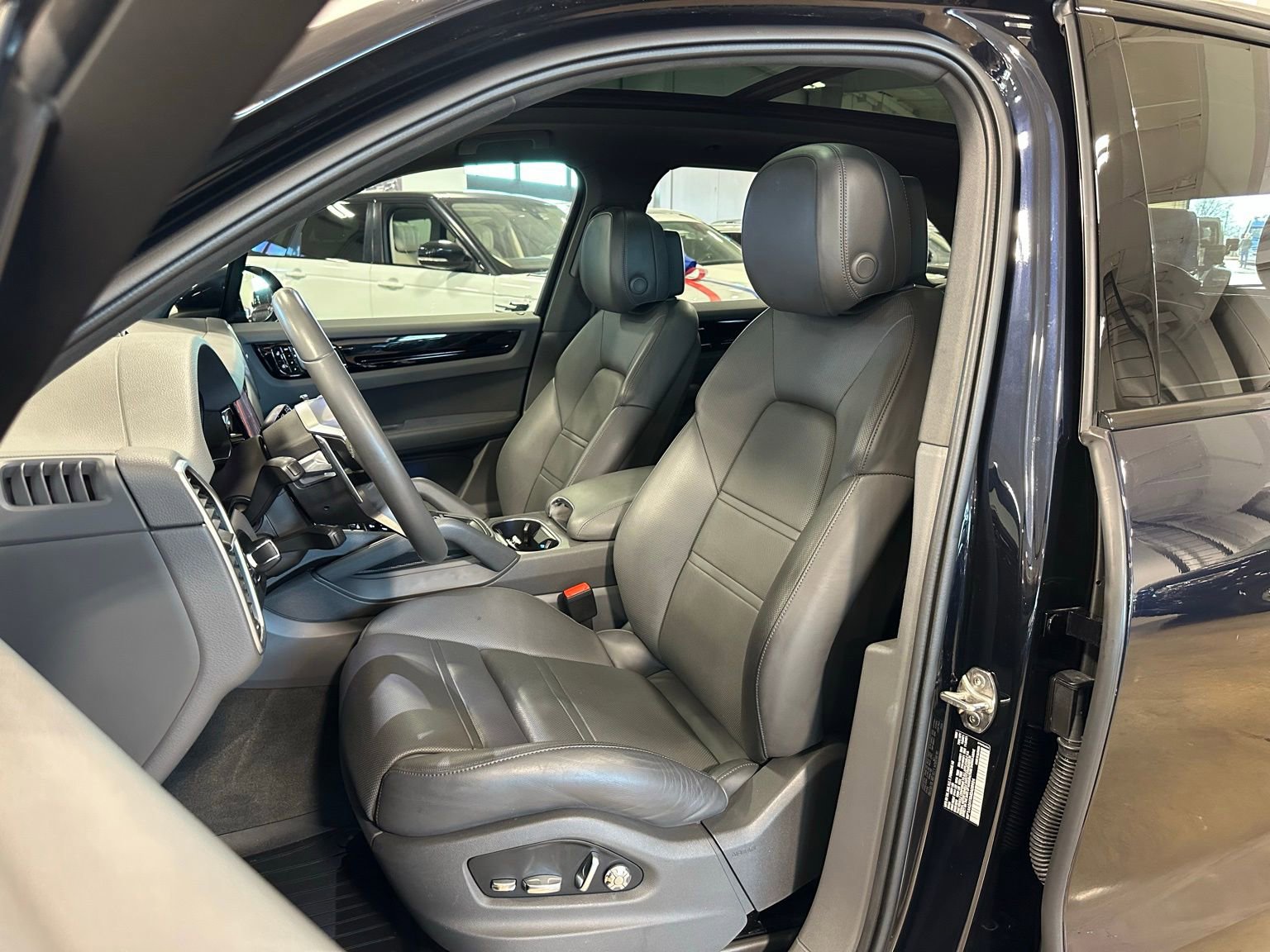 Used 2021 Porsche Cayenne image 14