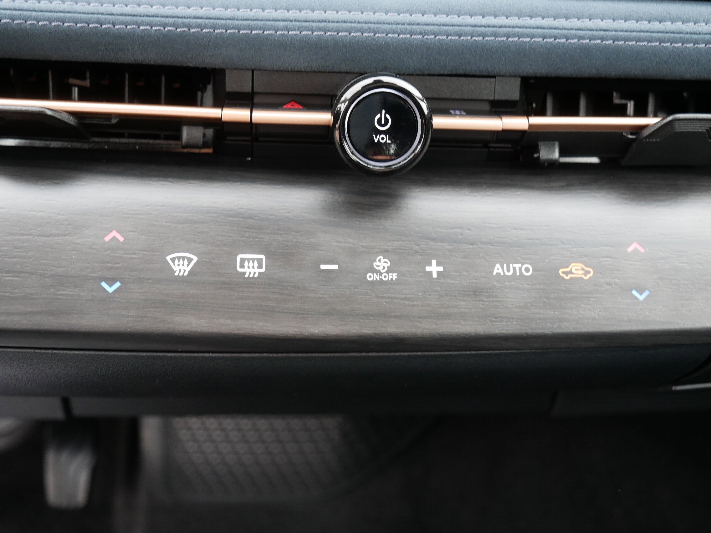 Certified 2024 Nissan Ariya AWD image 23