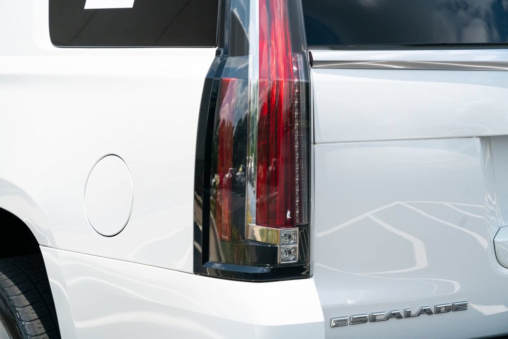 Used 2017 Cadillac Escalade Platinum AWD/4WD image 18
