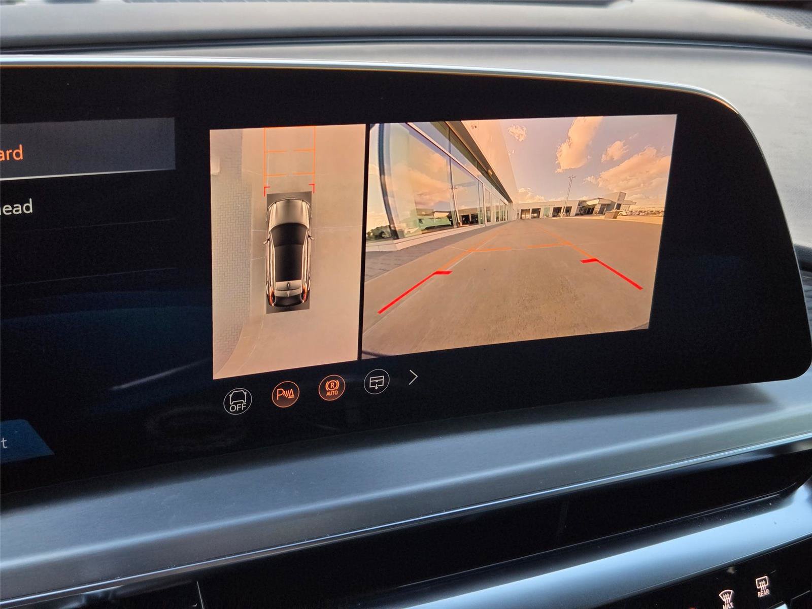 New 2026 Cadillac Lyriq Premium Luxury AWD/4WD image 18