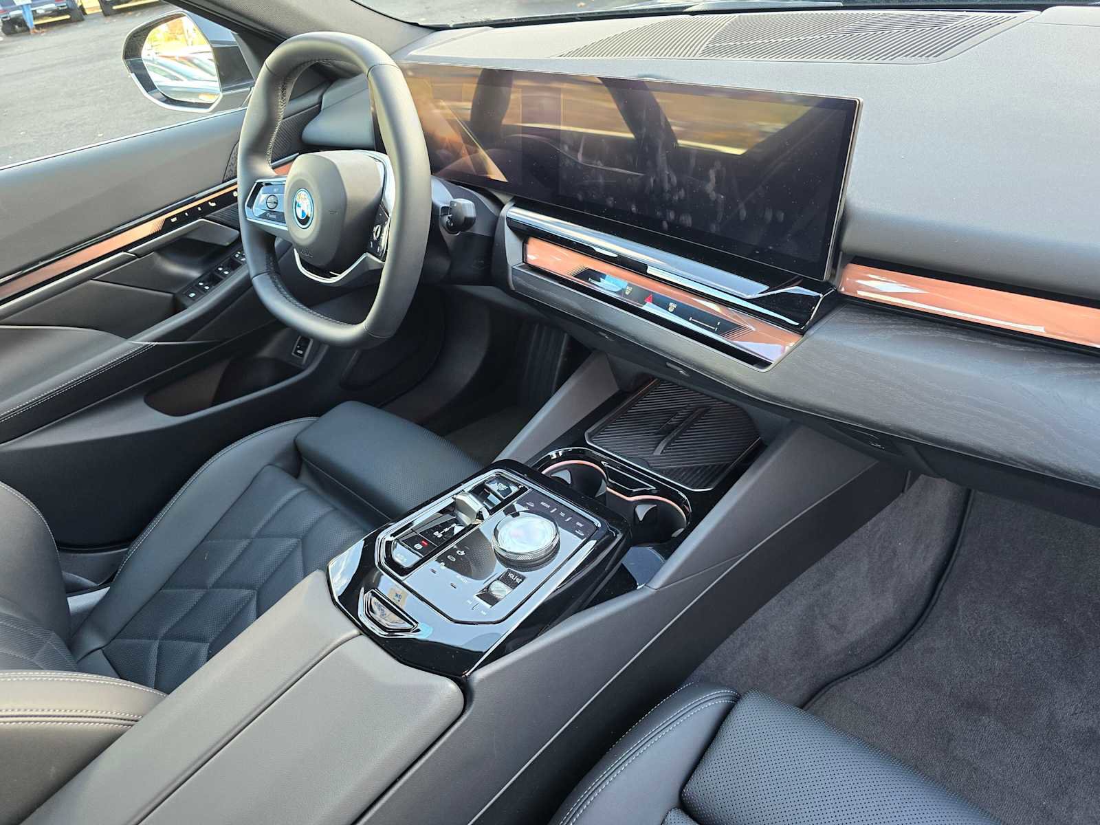 Used 2024 BMW i5 eDrive40i w/ Convenience Package image 10