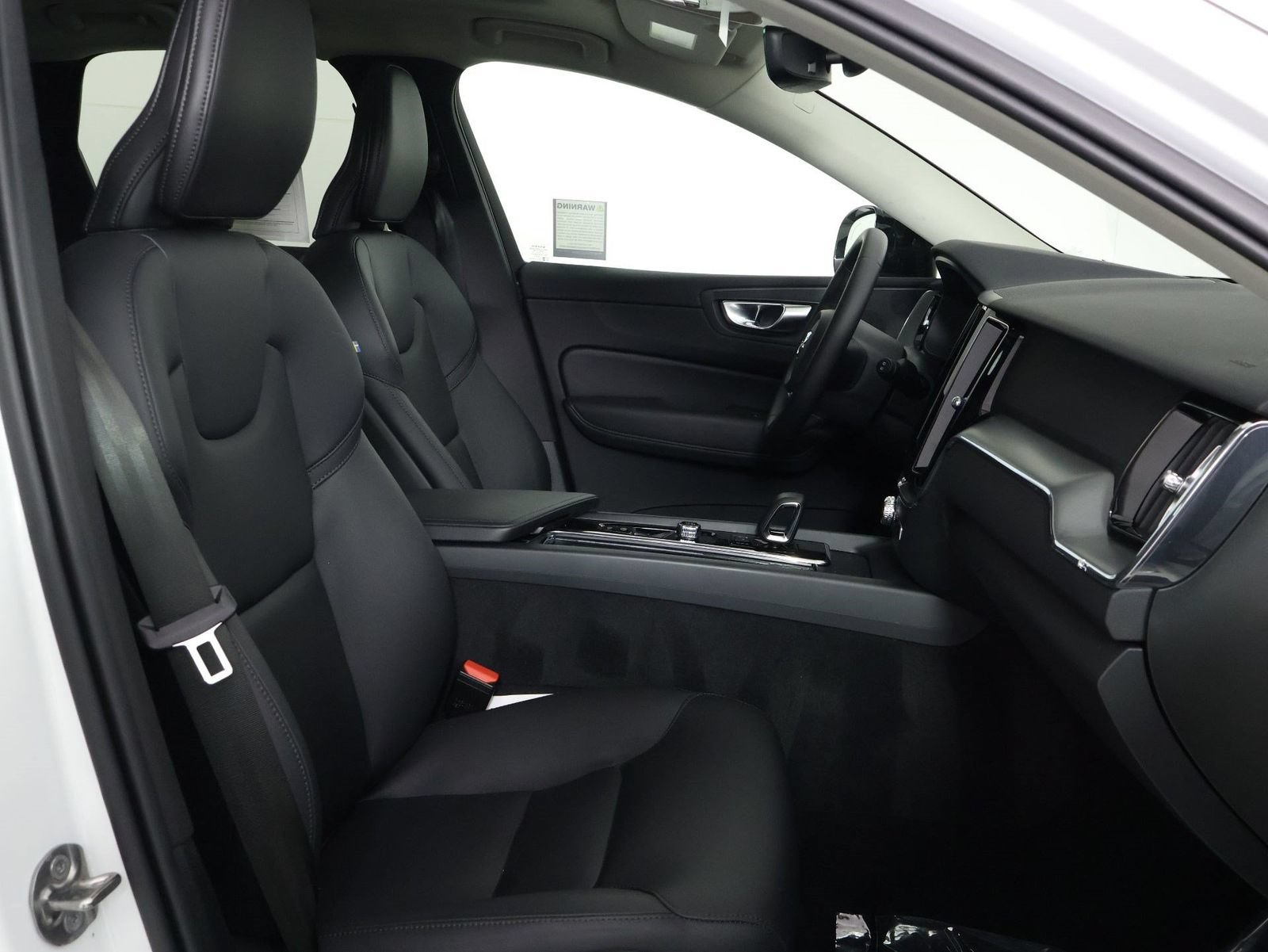 Certified 2025 Volvo XC60 T8 Core w/ Protection Package Premier AWD/4WD image 29