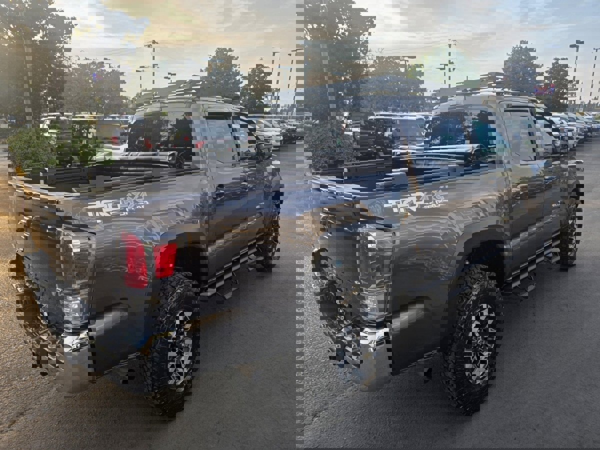 Used 2021 Toyota Tacoma TRD Off-Road image 6