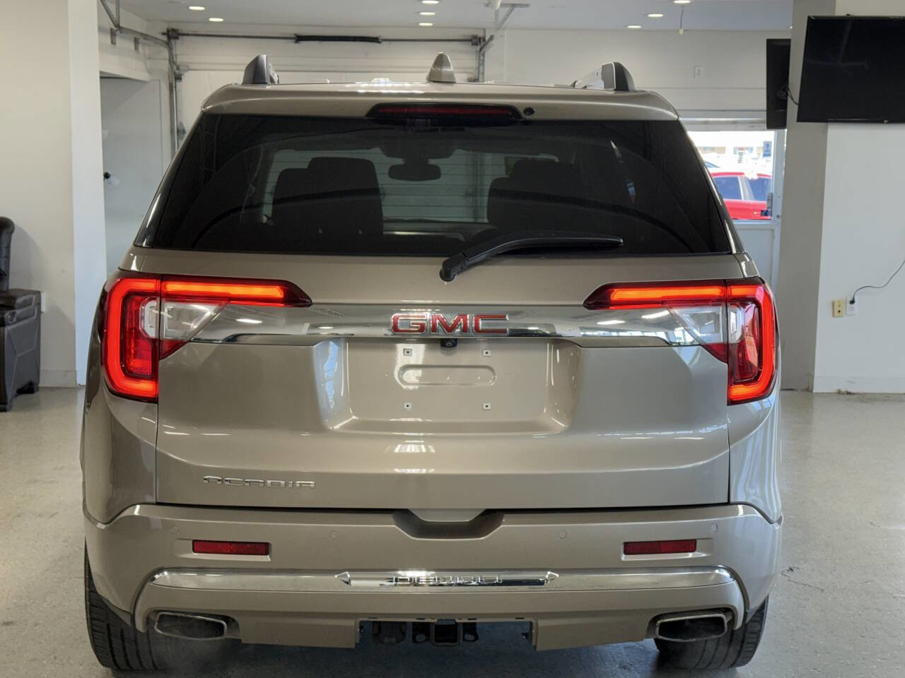 Used 2022 GMC Acadia Denali w/ Trailering Package image 4