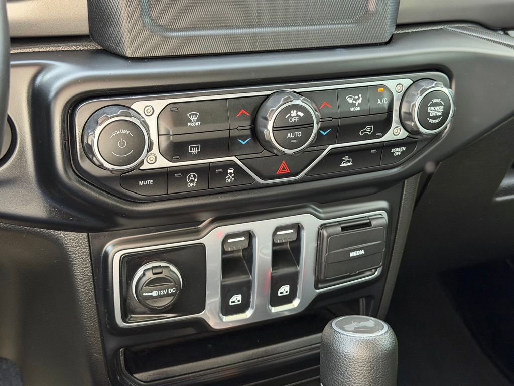 Used 2021 Jeep Wrangler Sport AWD/4WD image 14