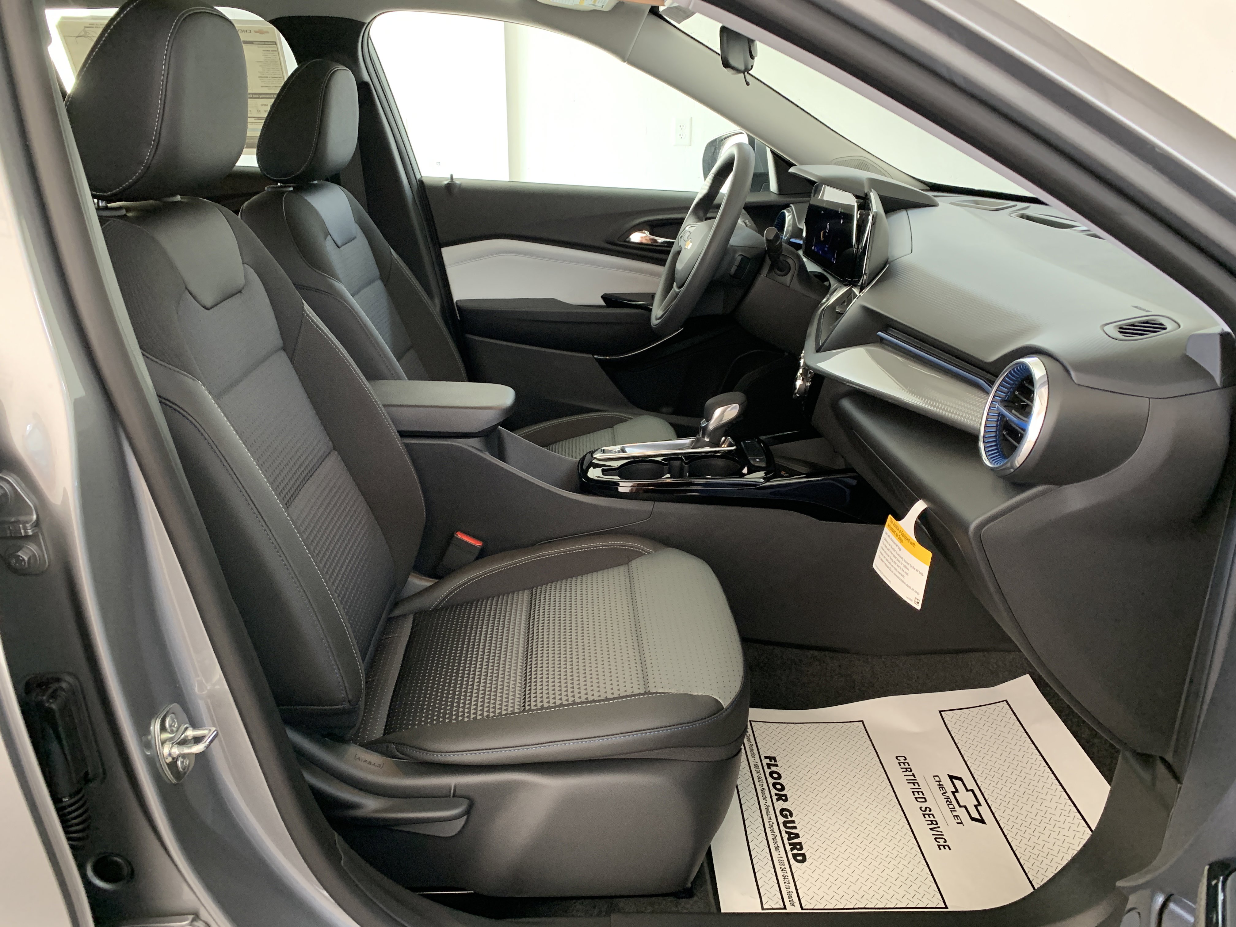 New 2026 Chevrolet Trax LT w/ Sunroof Package image 28