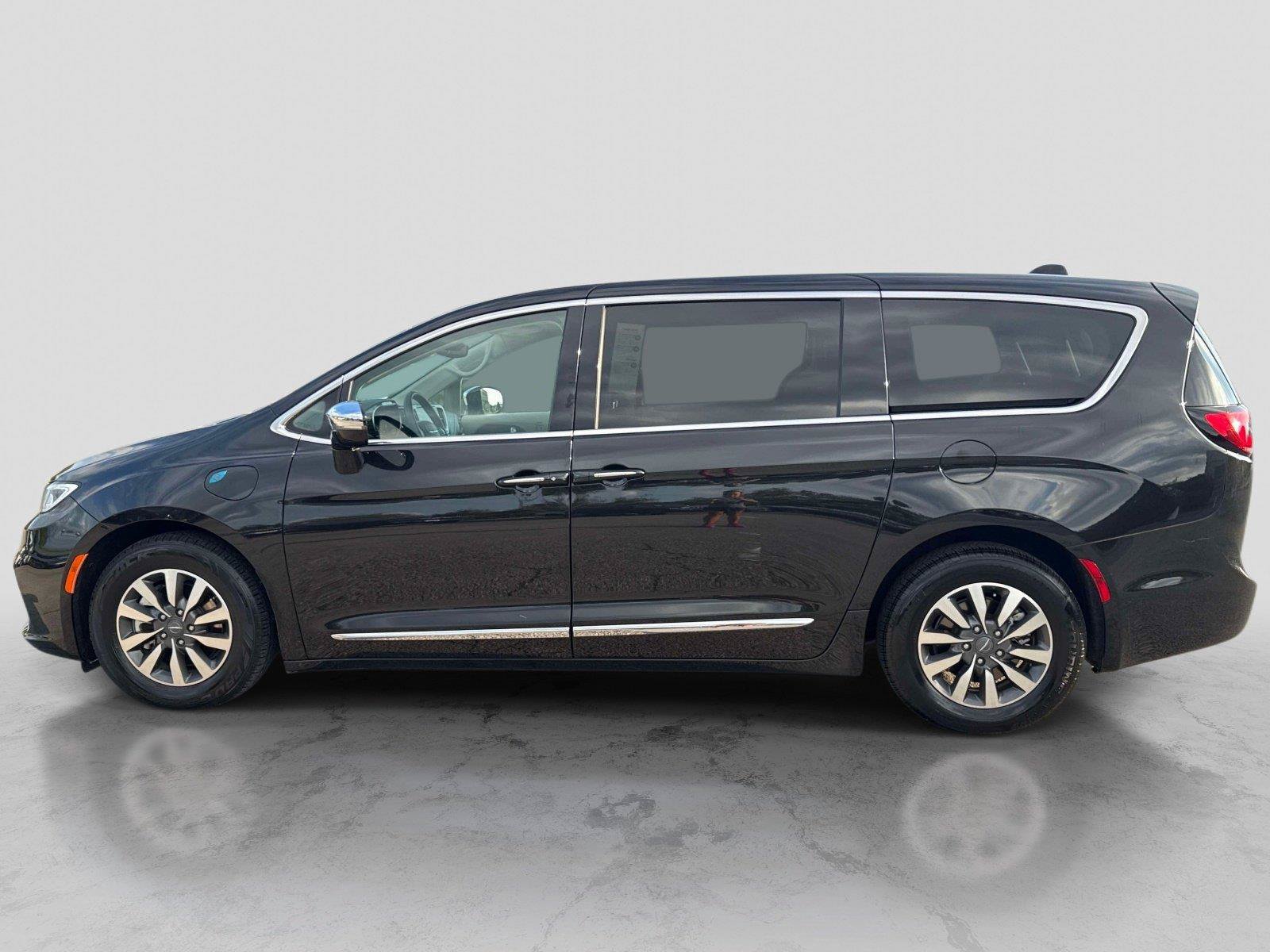 Used 2023 Chrysler Pacifica Limited FWD image 8