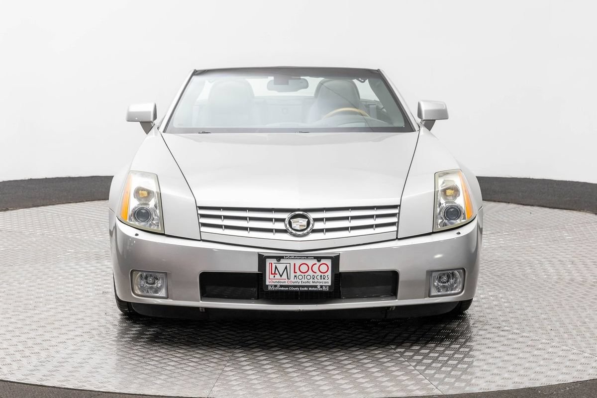 Used 2007 Cadillac XLR RWD image 3
