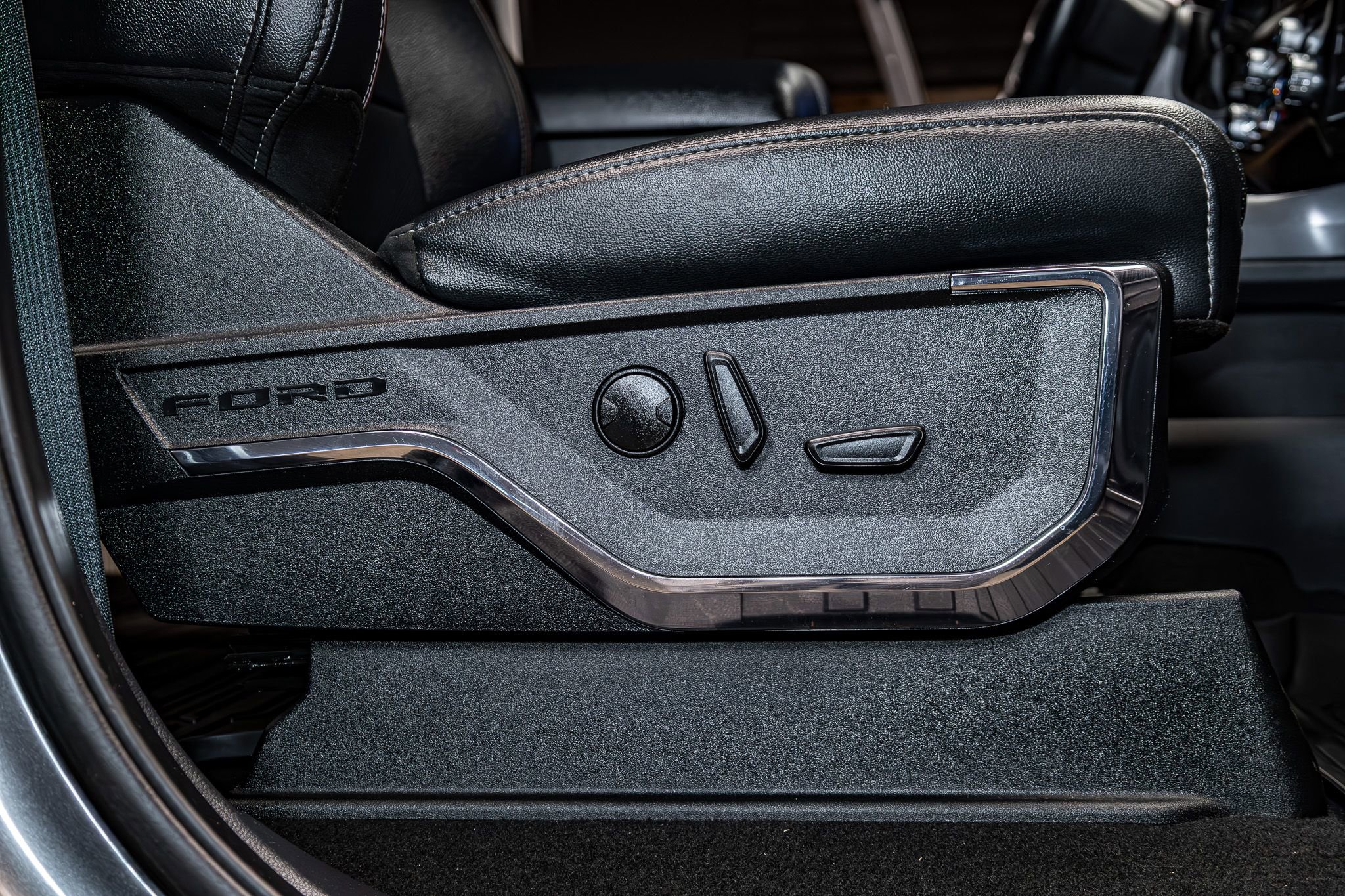 Used 2024 Ford F450 Lariat w/ FX4 Off-Road Package image 27