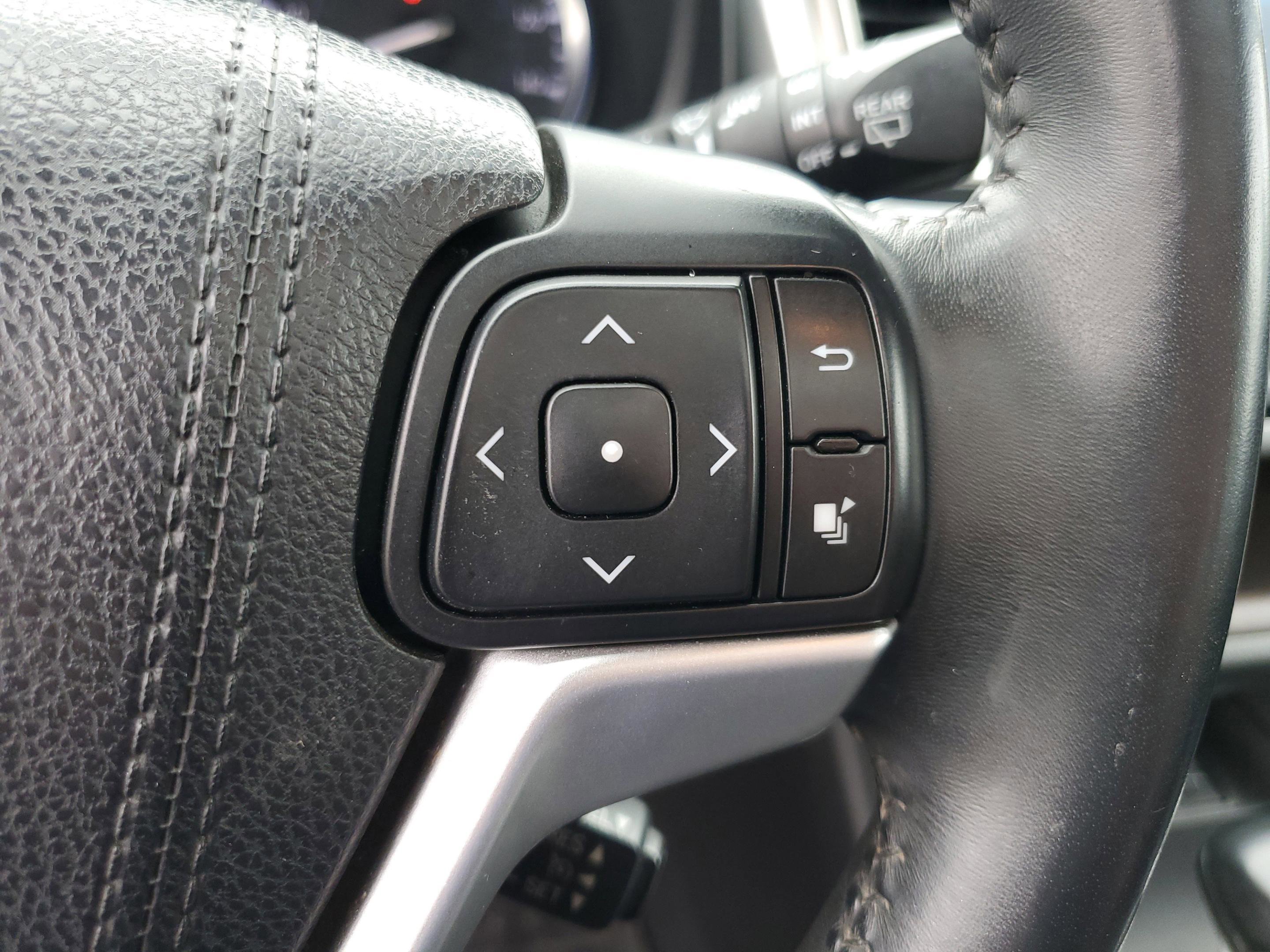 Used 2016 Toyota Highlander XLE AWD/4WD image 23