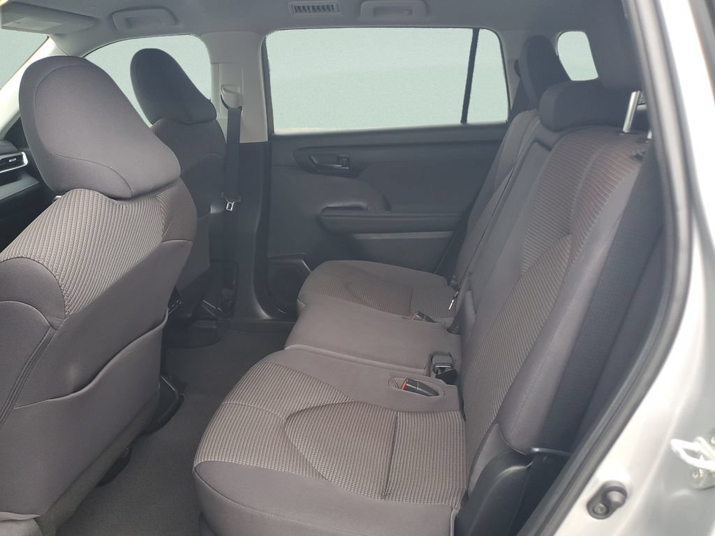 Used 2023 Toyota Highlander LE FWD image 10
