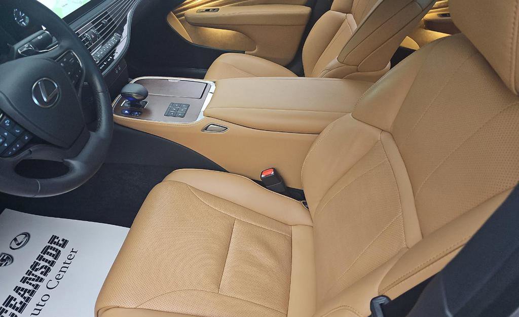 Used 2024 Lexus LS 500 RWD image 2