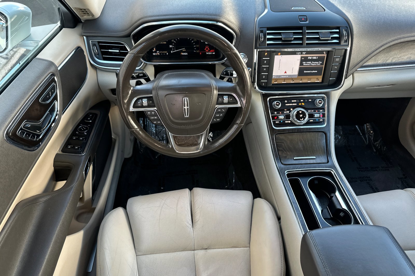 Used 2017 Lincoln Continental Select image 16