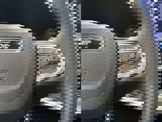 Used 2025 Jeep Compass Limited image 18