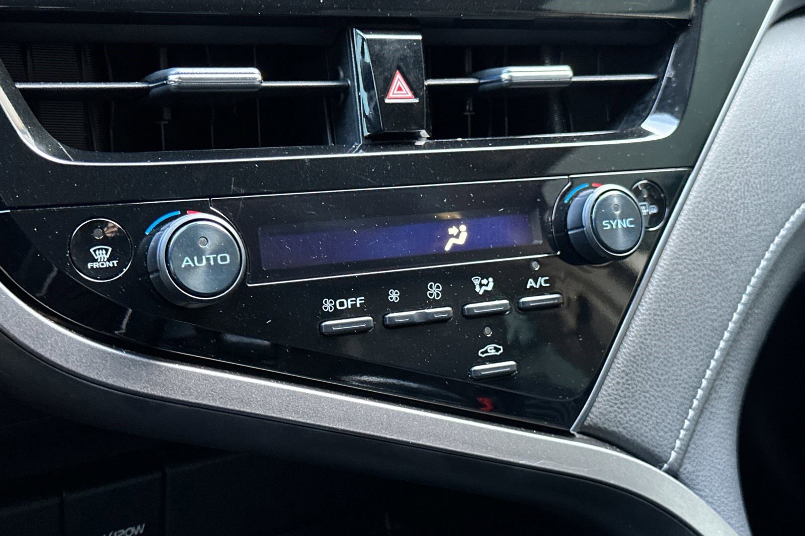 Used 2022 Toyota Camry SE image 24