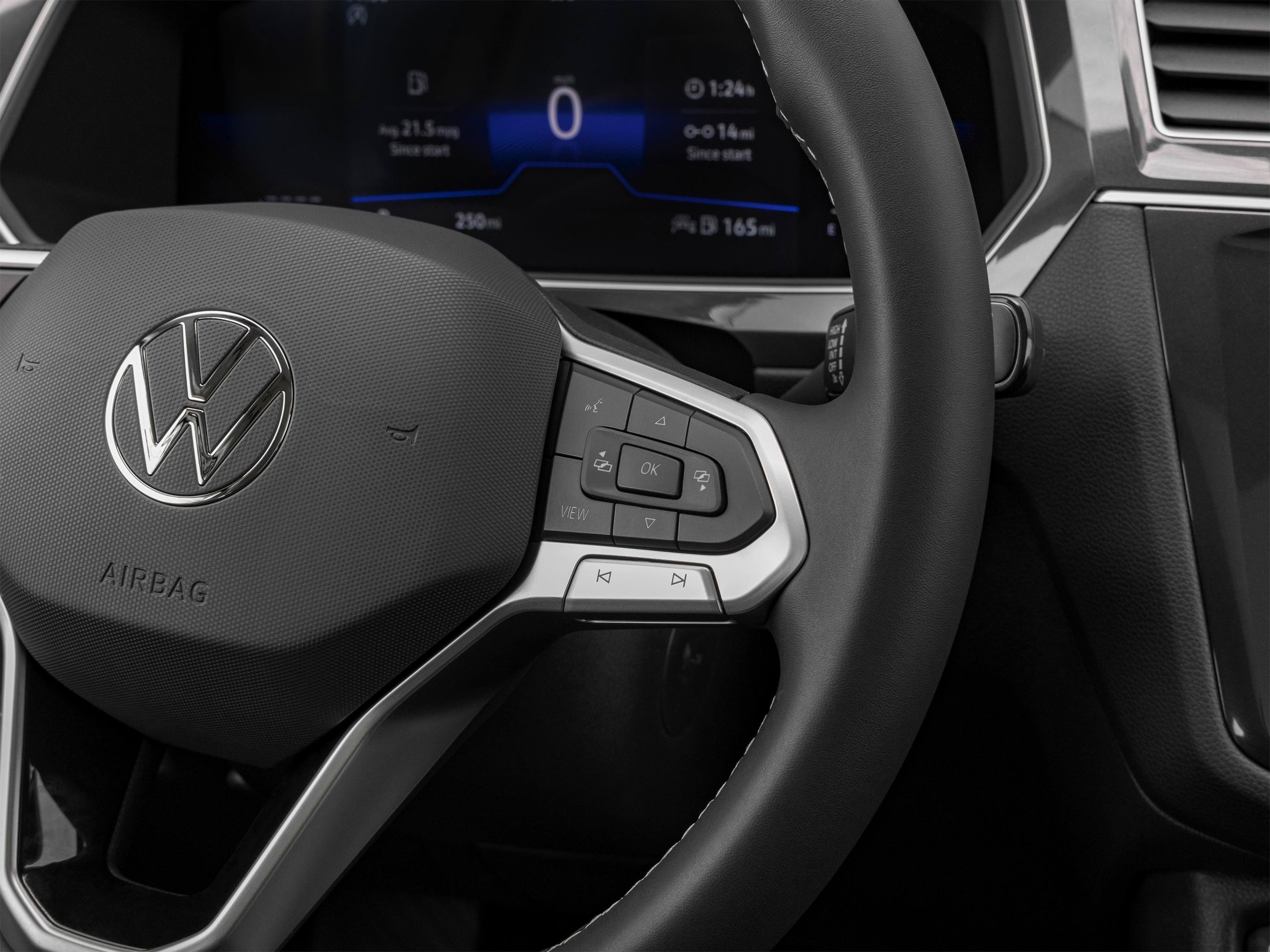 Used 2024 Volkswagen Tiguan SE w/ Panoramic Sunroof Package FWD image 45