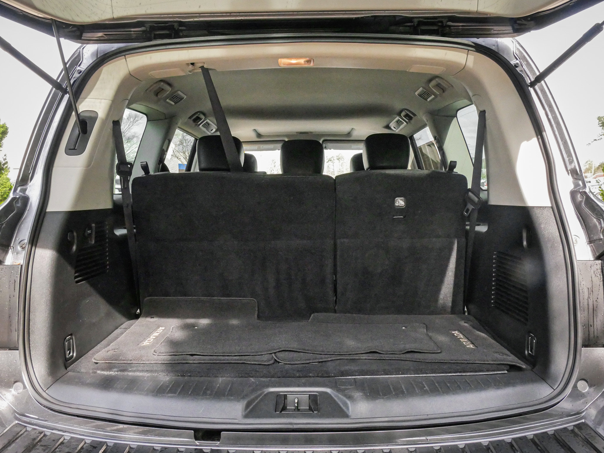 Used 2022 Nissan Armada SL image 32