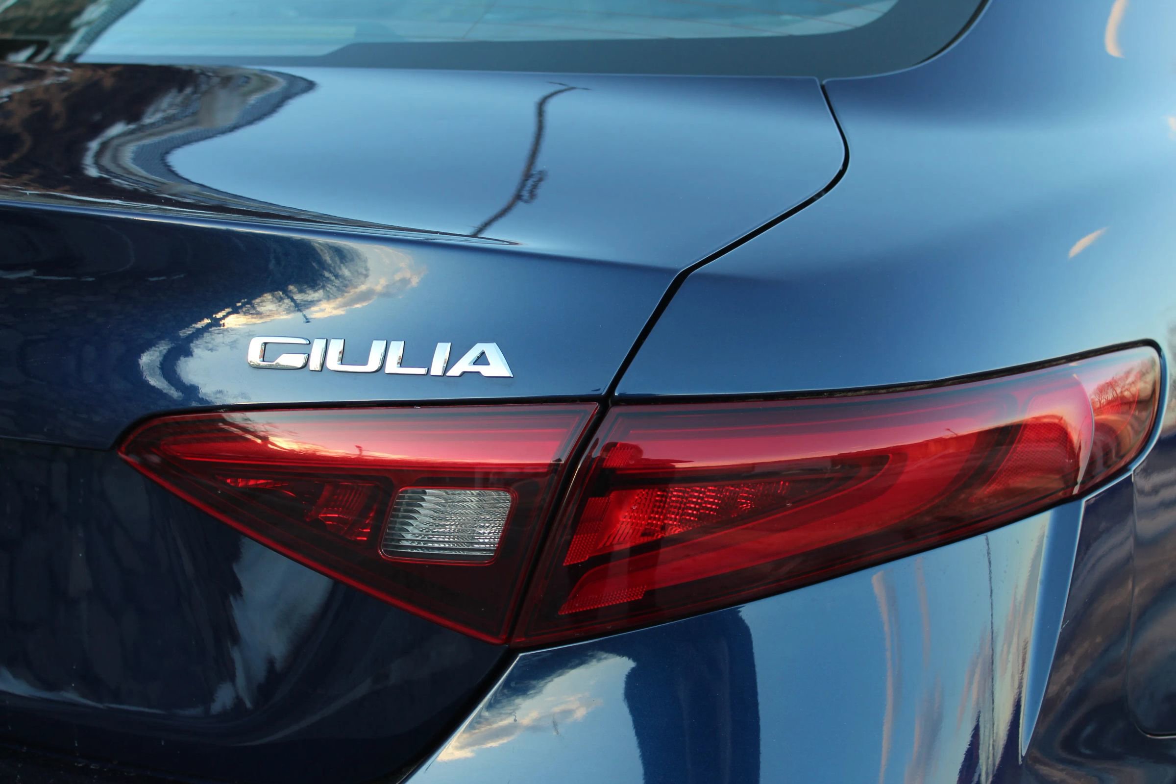 Used 2017 Alfa Romeo Giulia Sedan 4D image 37