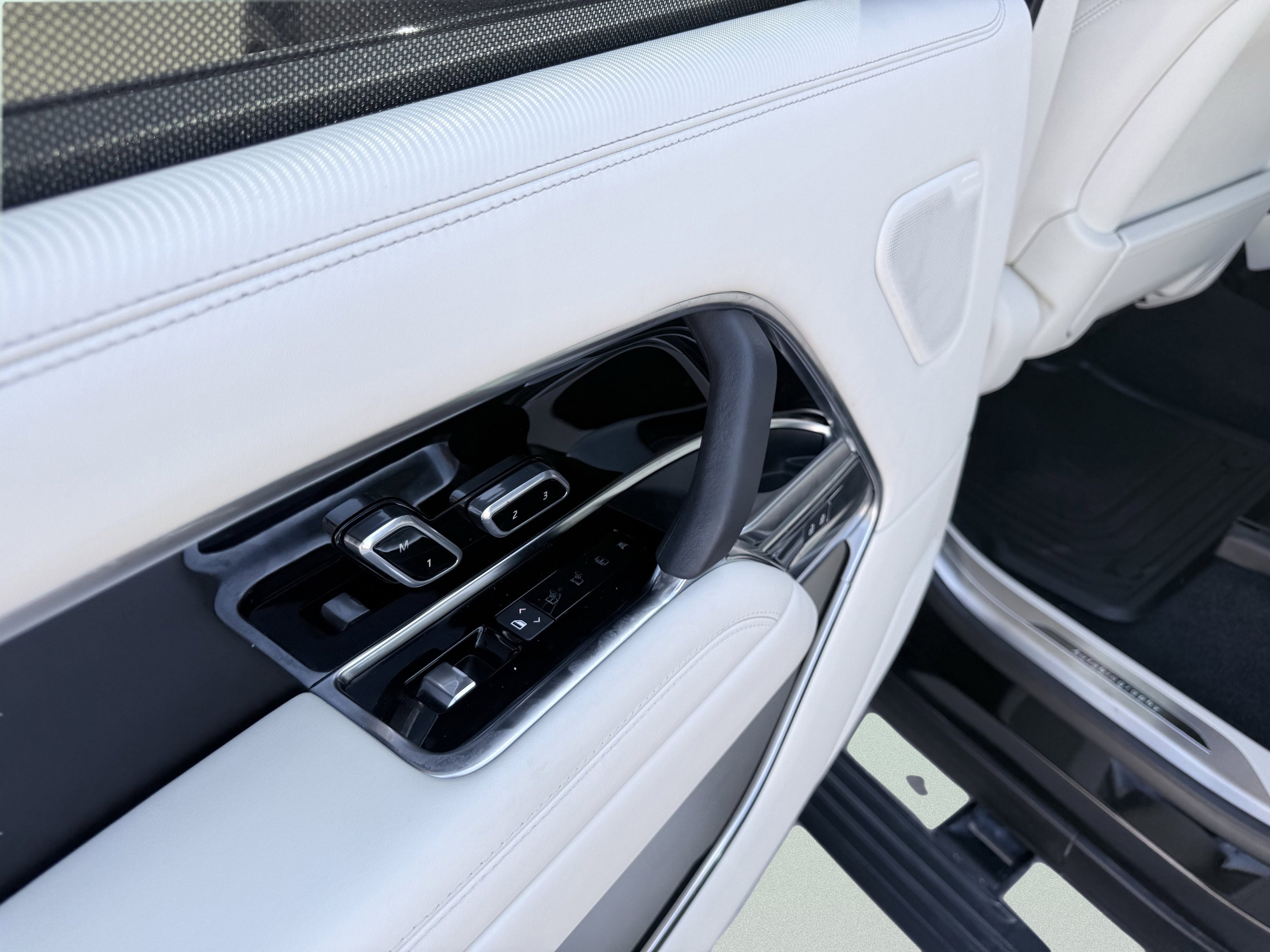 Used 2023 Land Rover Range Rover Long Wheelbase Autobiography image 38