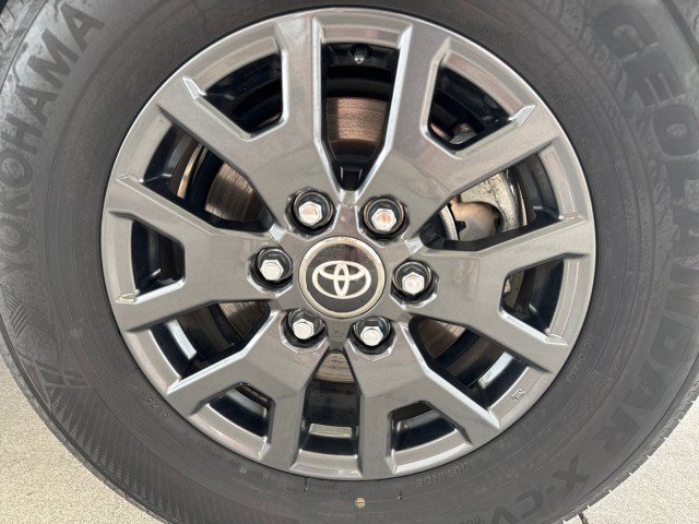 Used 2025 Toyota 4Runner SR5 AWD/4WD image 5