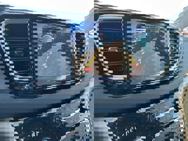 Used 2023 Chrysler Pacifica Touring-L image 2